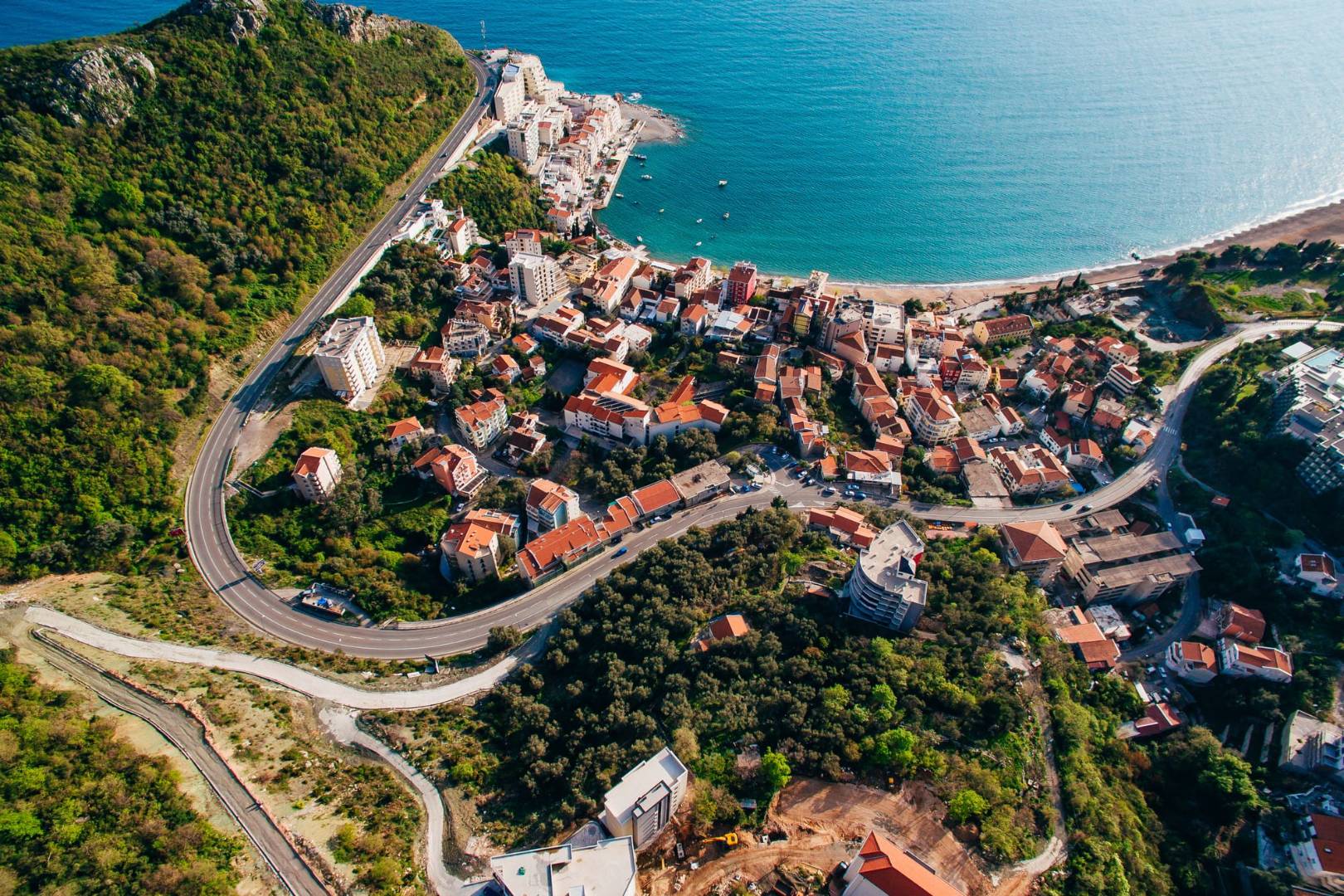 Zašto su Rafailovići jedna od najtraženijih lokacija na crnogorskom primorju - Cover Image